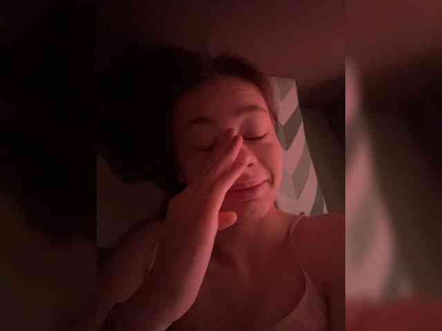 18YoungPussy18 webcam