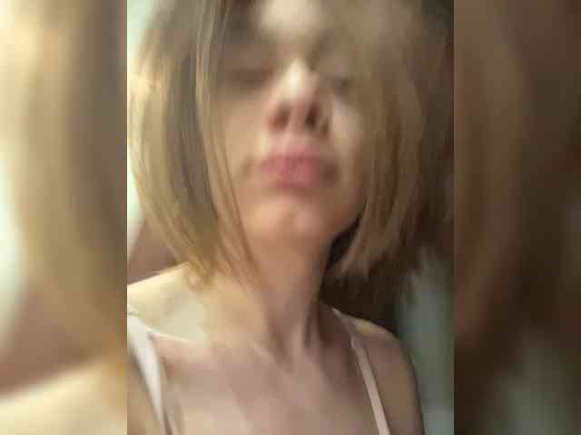 18YoungPussy18 webcam