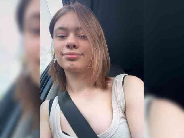 18YoungPussy18 webcam