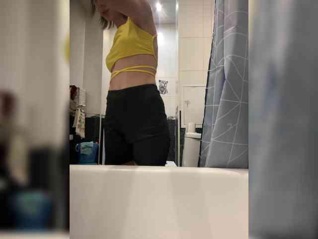 18YoungPussy18 webcam
