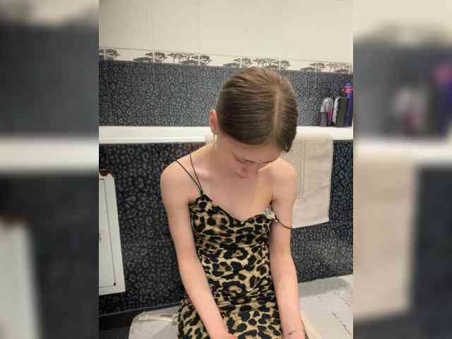 18YoungPussy18 webcam