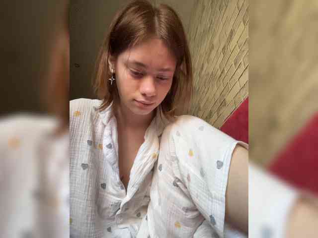 18YoungPussy18 webcam
