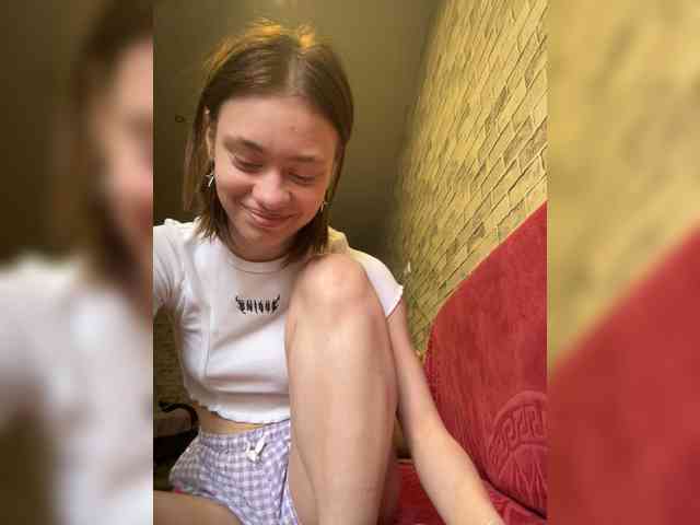 18YoungPussy18 webcam