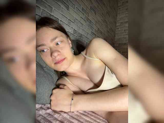 18YoungPussy18 webcam