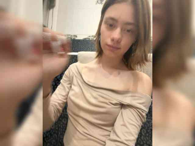 18YoungPussy18 webcam