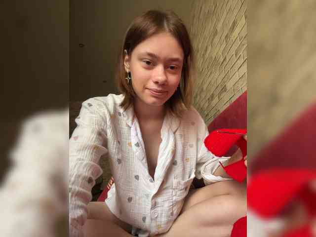 18YoungPussy18 webcam