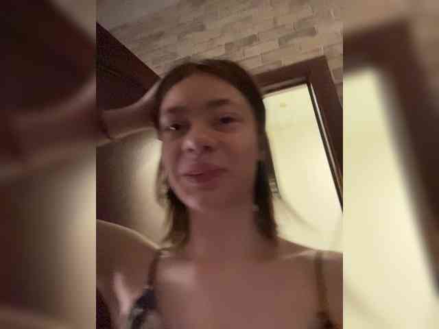 18YoungPussy18 webcam
