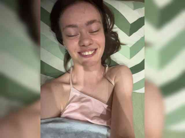 18YoungPussy18 webcam
