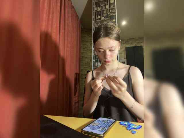 18YoungPussy18 webcam