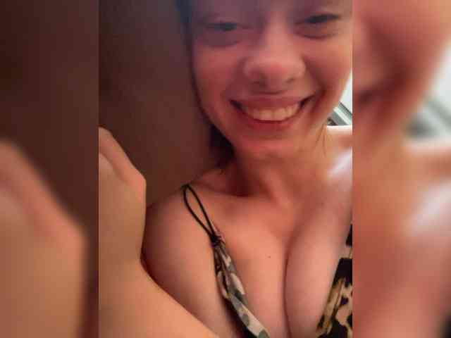 18YoungPussy18 webcam