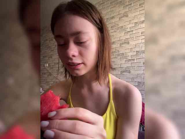 18YoungPussy18 webcam