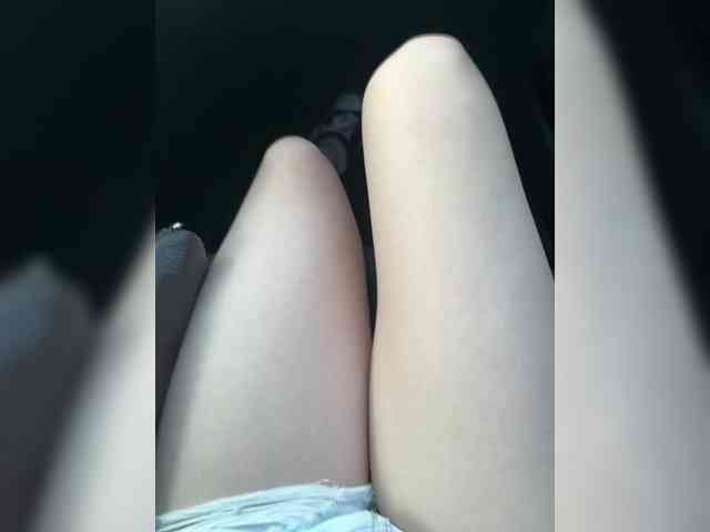 18YoungPussy18 webcam