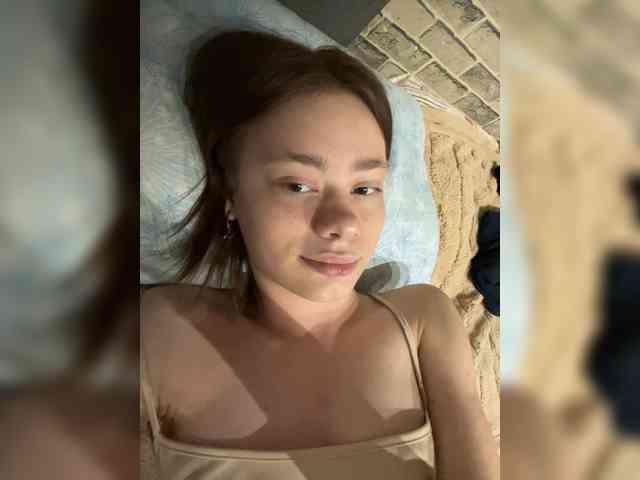 18YoungPussy18 webcam