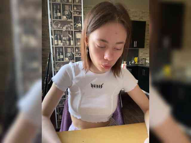 18YoungPussy18 webcam