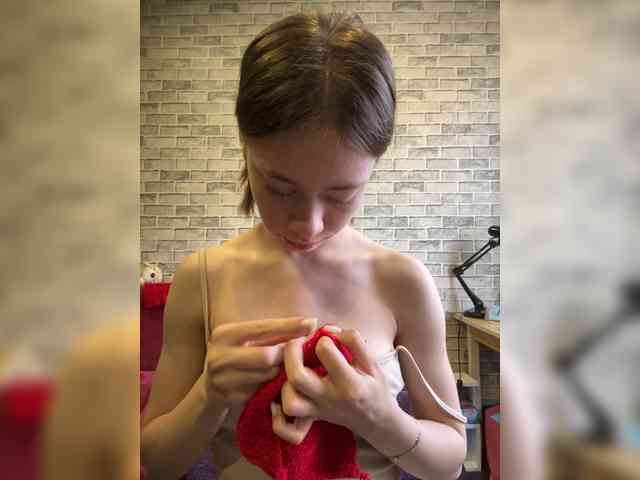18YoungPussy18 webcam