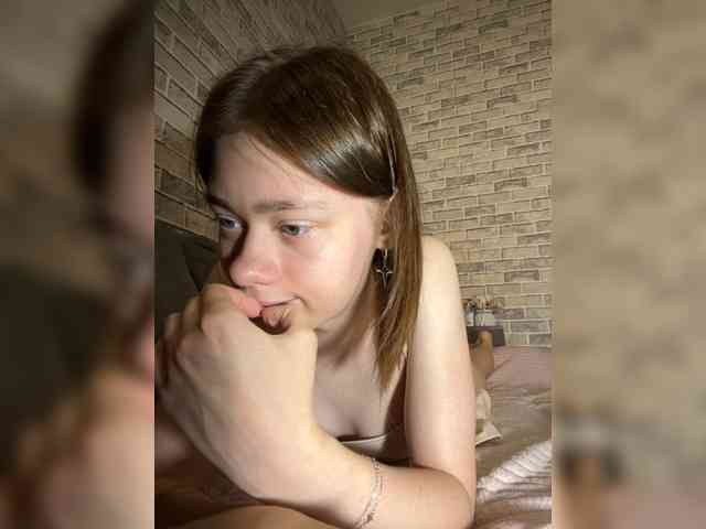 18YoungPussy18 webcam