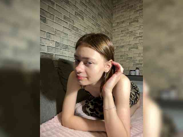 18YoungPussy18 webcam
