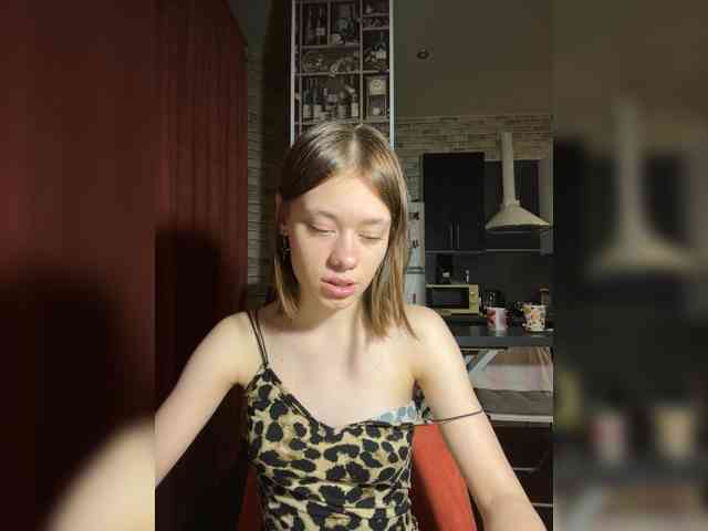 18YoungPussy18 webcam
