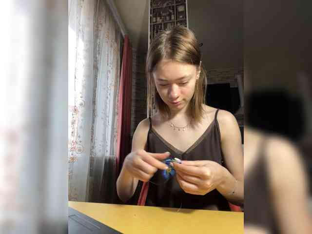 18YoungPussy18 webcam