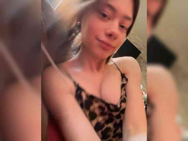 18YoungPussy18 webcam
