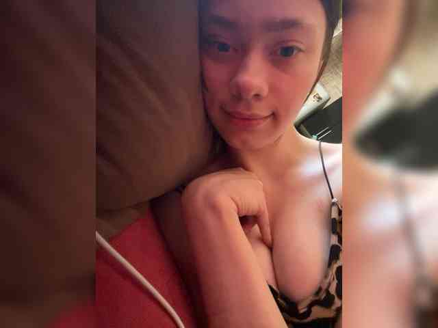 18YoungPussy18 webcam