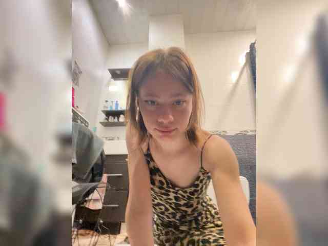 18YoungPussy18 webcam