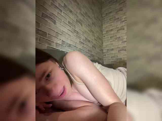 18YoungPussy18 webcam