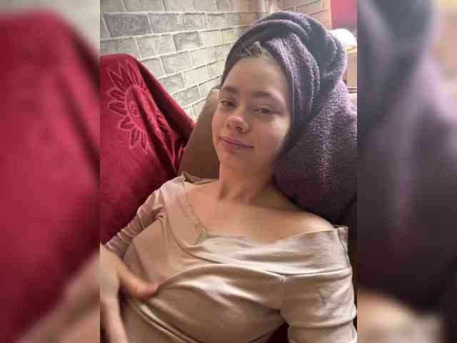 18YoungPussy18 webcam