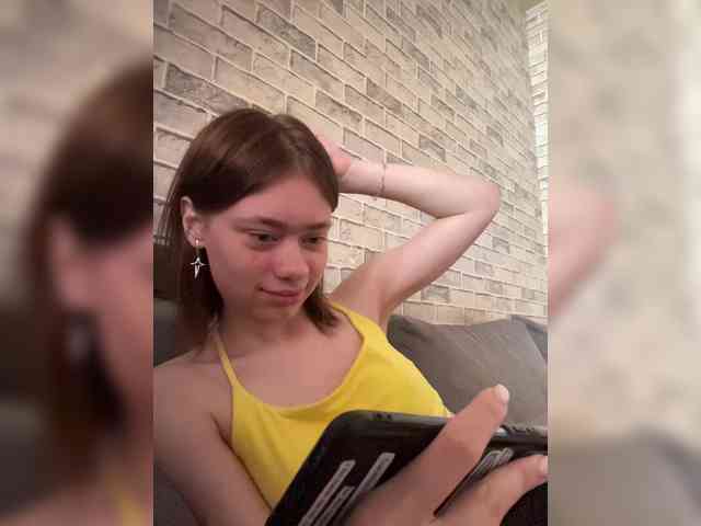 18YoungPussy18 webcam