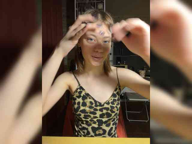 18YoungPussy18 webcam