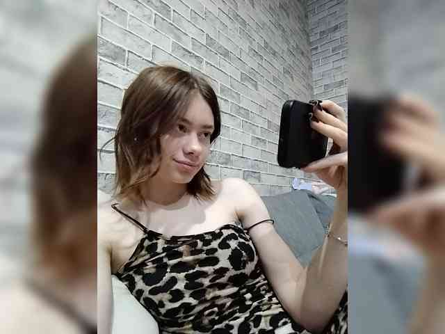 18YoungPussy18 webcam