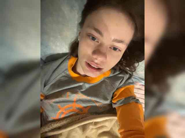 18YoungPussy18 webcam