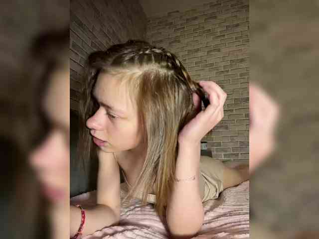 18YoungPussy18 webcam