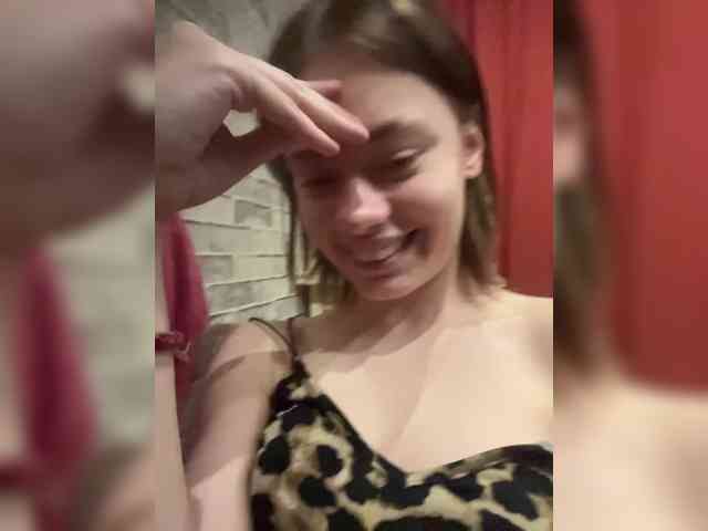 18YoungPussy18 Sex Cam Show