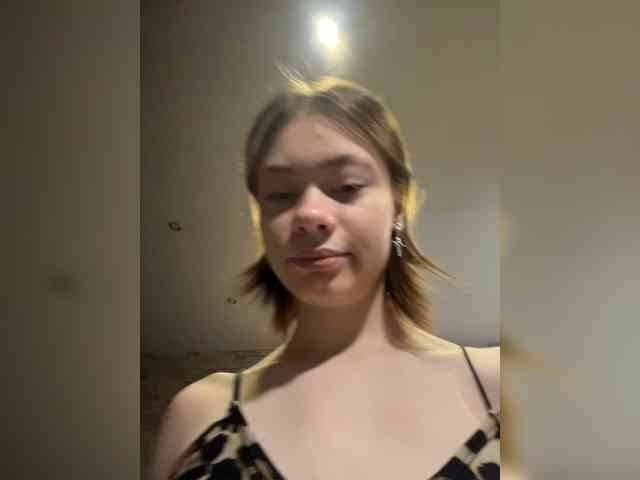 18YoungPussy18 webcam
