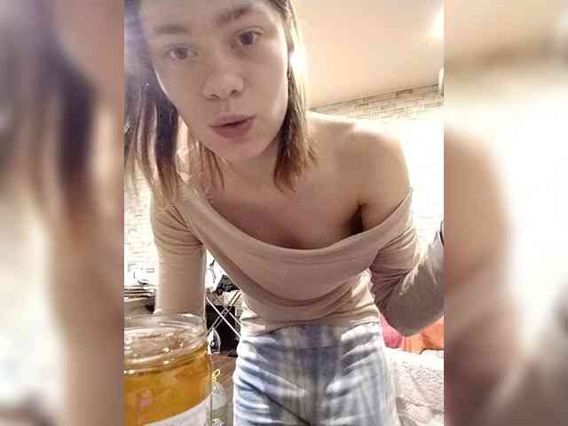 18YoungPussy18 webcam