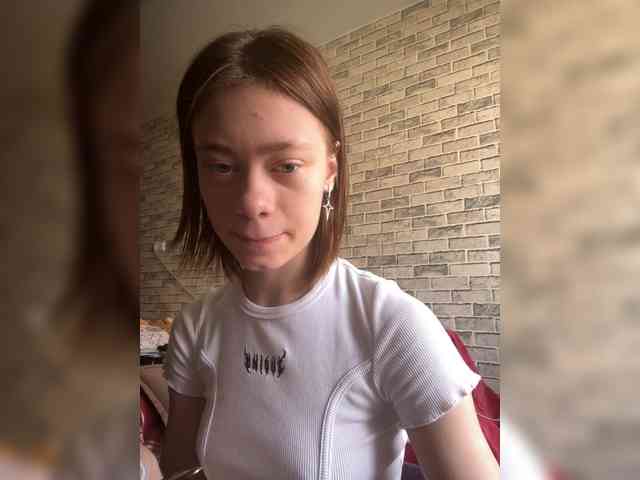 18YoungPussy18 webcam