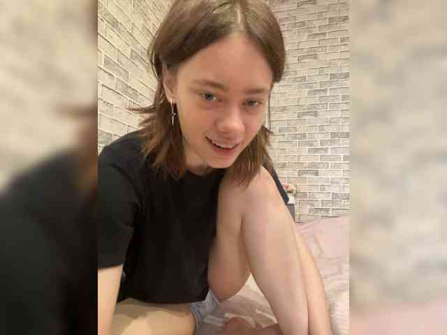 18YoungPussy18 webcam