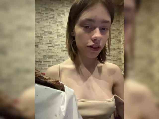 18YoungPussy18 webcam