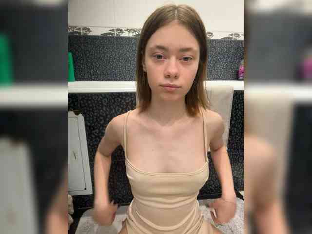 18YoungPussy18 webcam