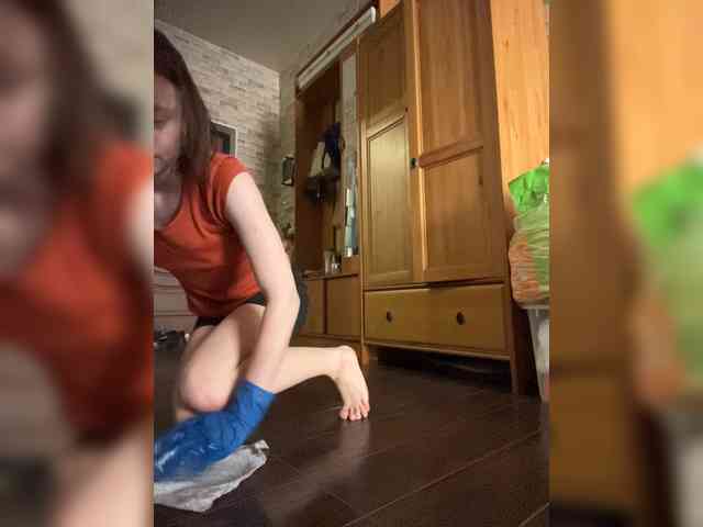 18YoungPussy18 webcam
