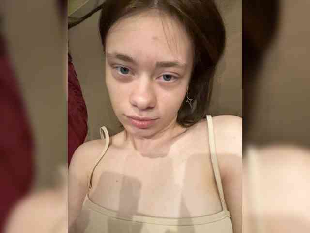 18YoungPussy18 webcam