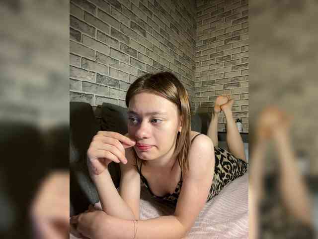 18YoungPussy18 webcam