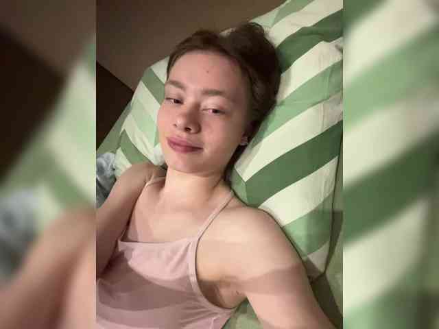 18YoungPussy18 webcam