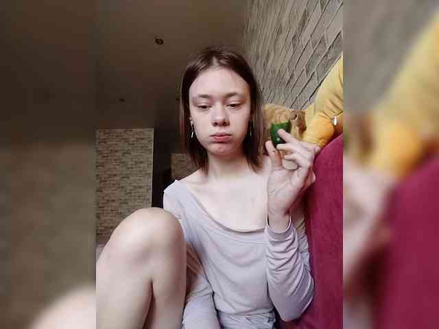 18YoungPussy18 webcam