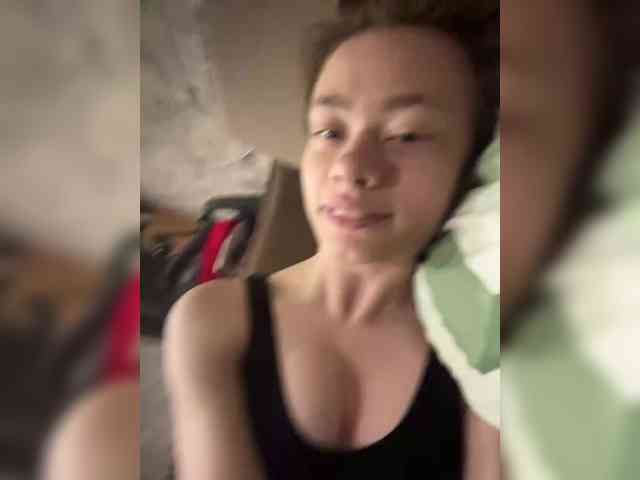 18YoungPussy18 webcam