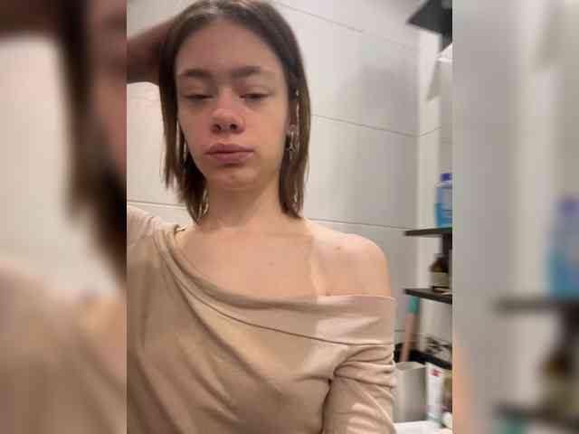 18YoungPussy18 webcam