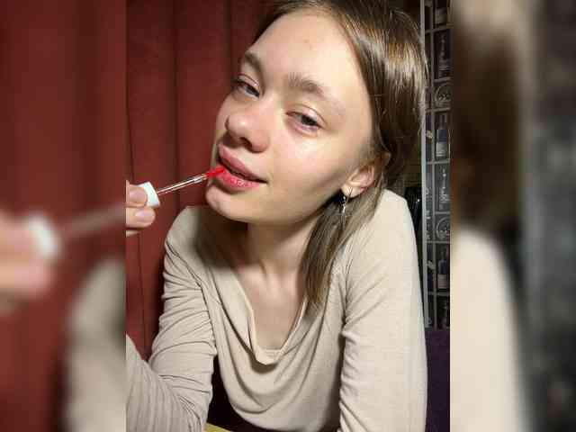 18YoungPussy18 webcam