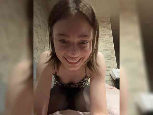 18YoungPussy18 webcam