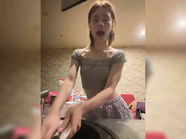 18YoungPussy18 webcam
